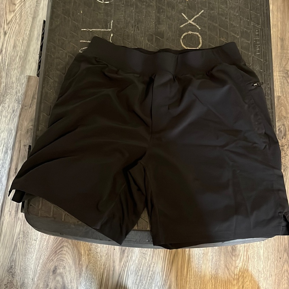 Fabletics shorts size Medium. 7 inch
